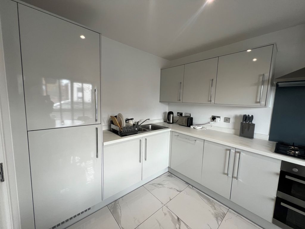 Property photo 2 of 5 Kitchen