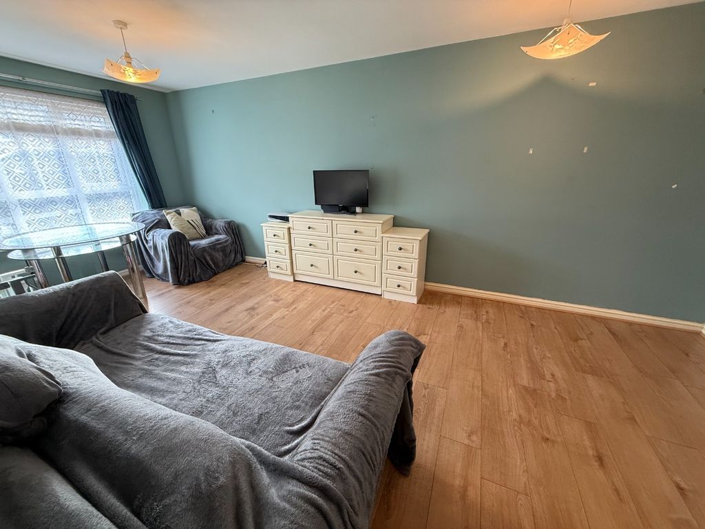 Property photo 2 of 7 4829352