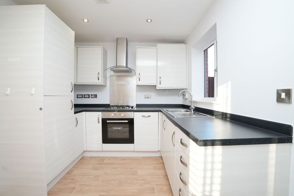 Property photo 3 of 15 Kitchen