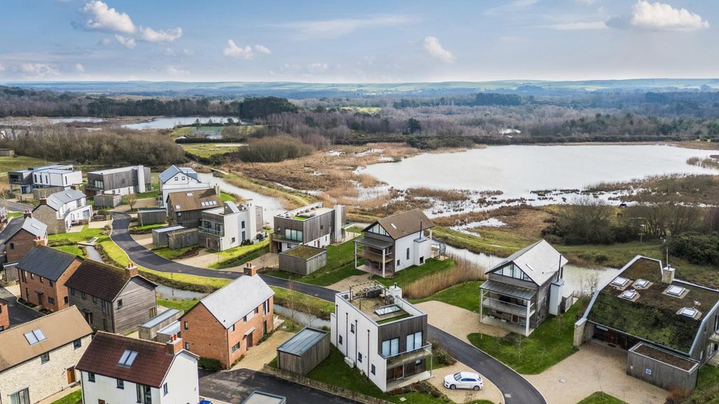 Property photo 3 of 42 1410229 (5).Jpg