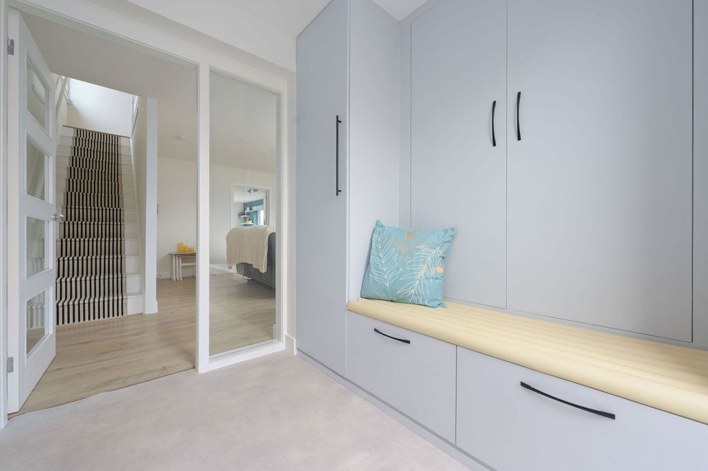 Property photo 2 of 32