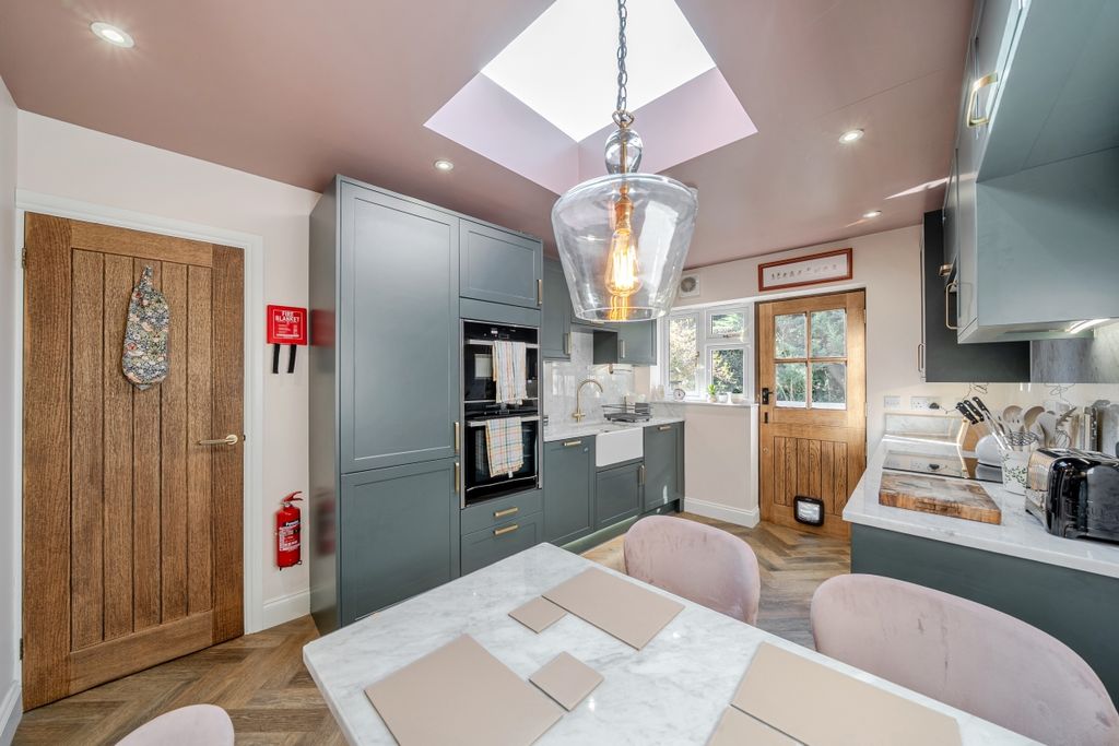 Property photo 3 of 11 1431952-7-69Bad37...