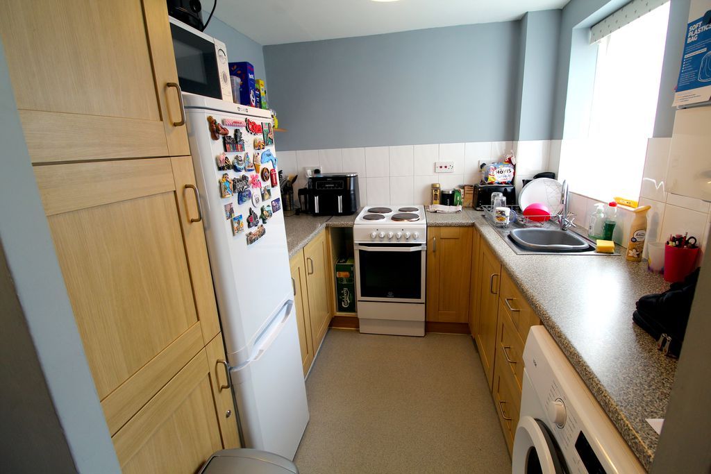 Property photo 2 of 7 Kitchen