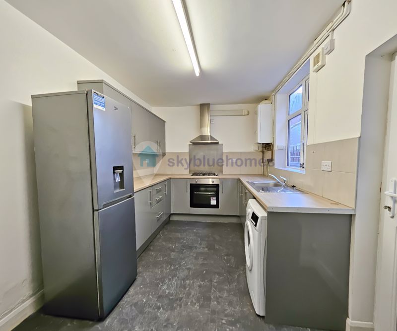 Property photo 3 of 16 Photo 6