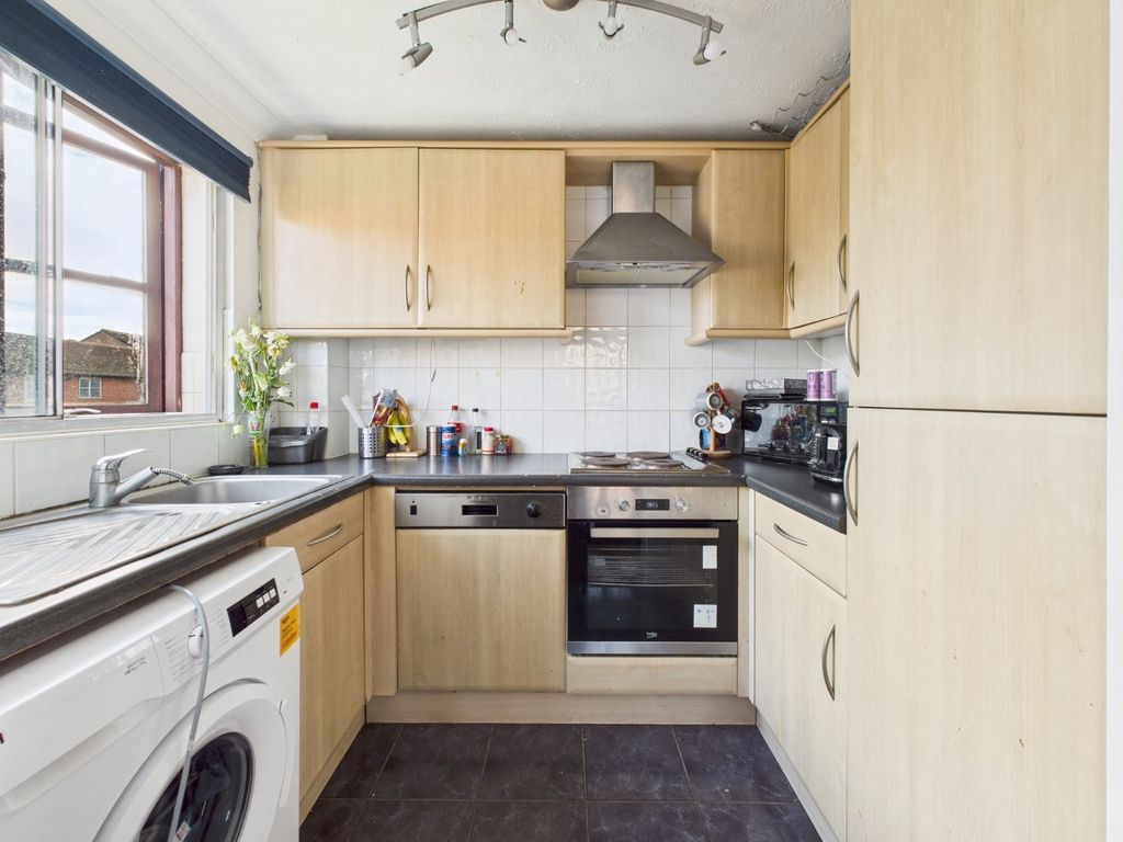 Property photo 3 of 6 Kitchen