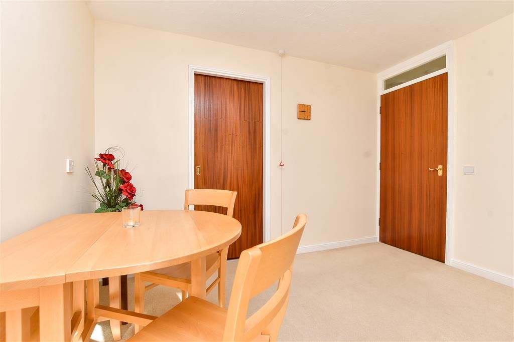 Property photo 1 of 9 Lounge/Diner