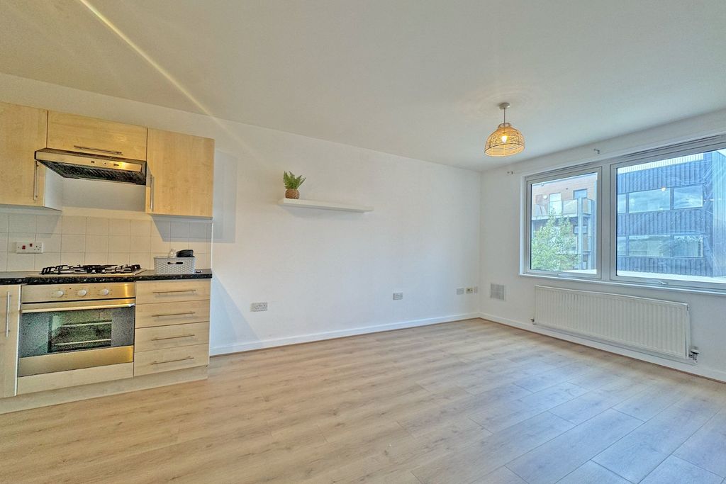 Property photo 2 of 15 4760305