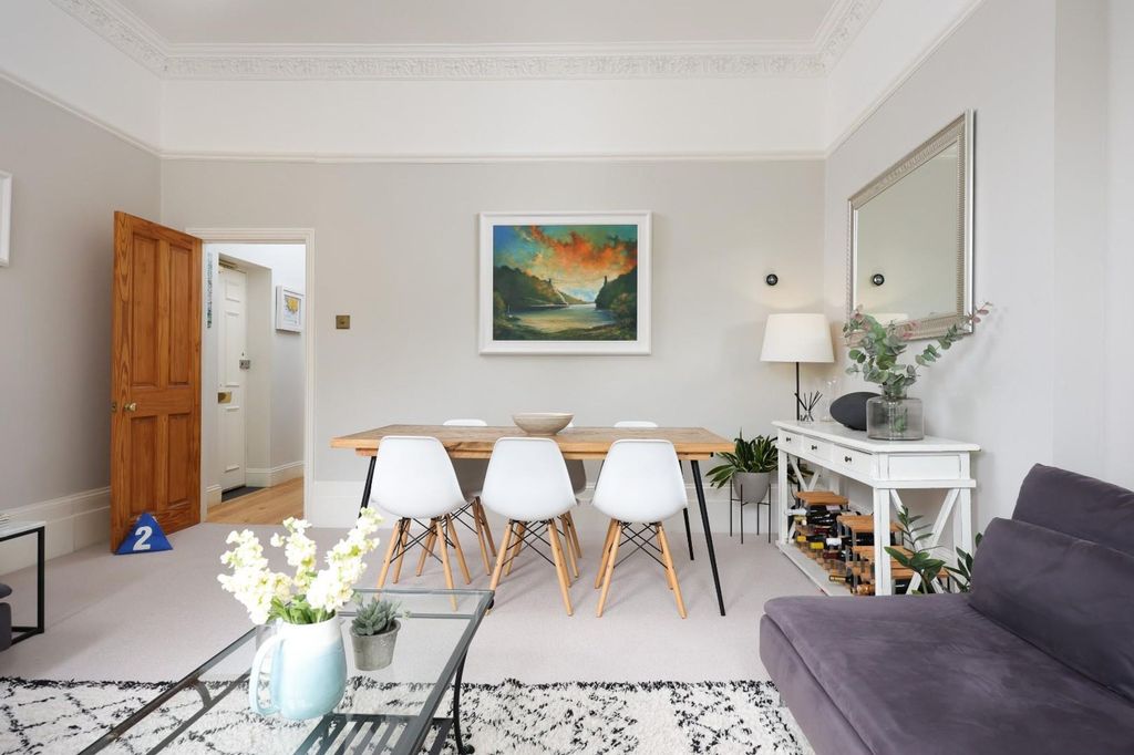 Property photo 2 of 20 4@12 Oakfield Grove 6.Jpg