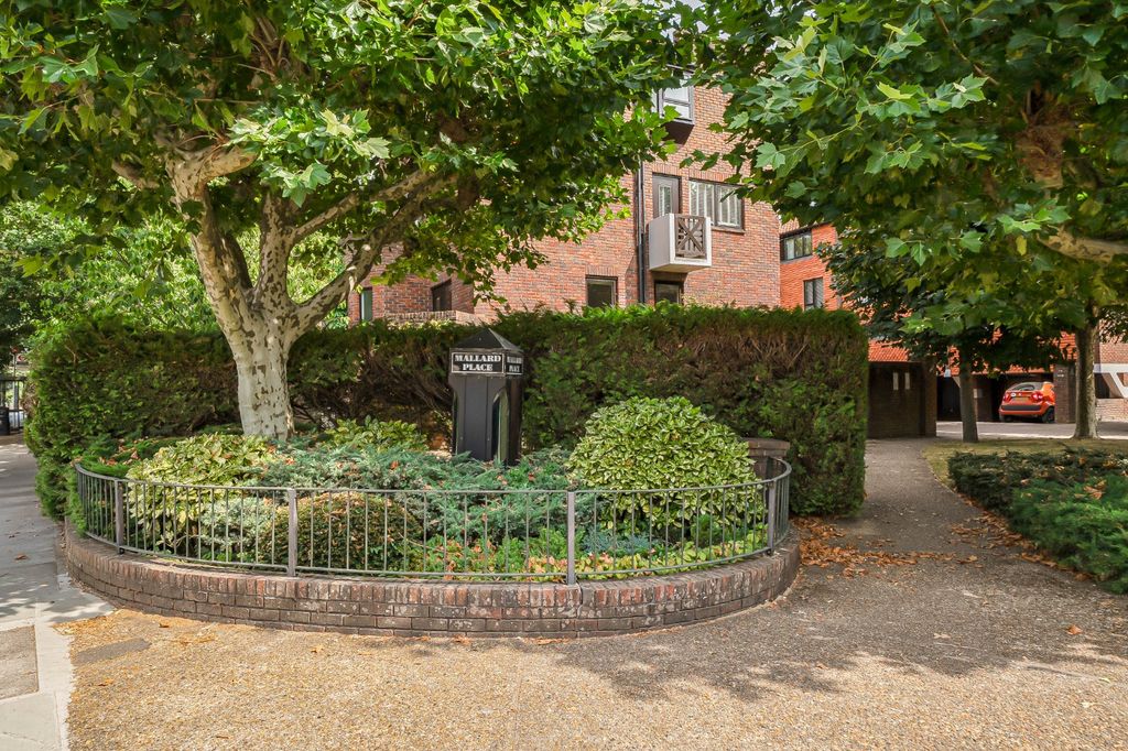 Property photo 1 of 14 Mallard Place
