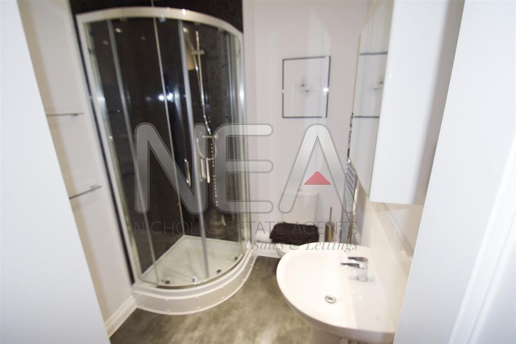 Property photo 2 of 5 Shared Shower Room