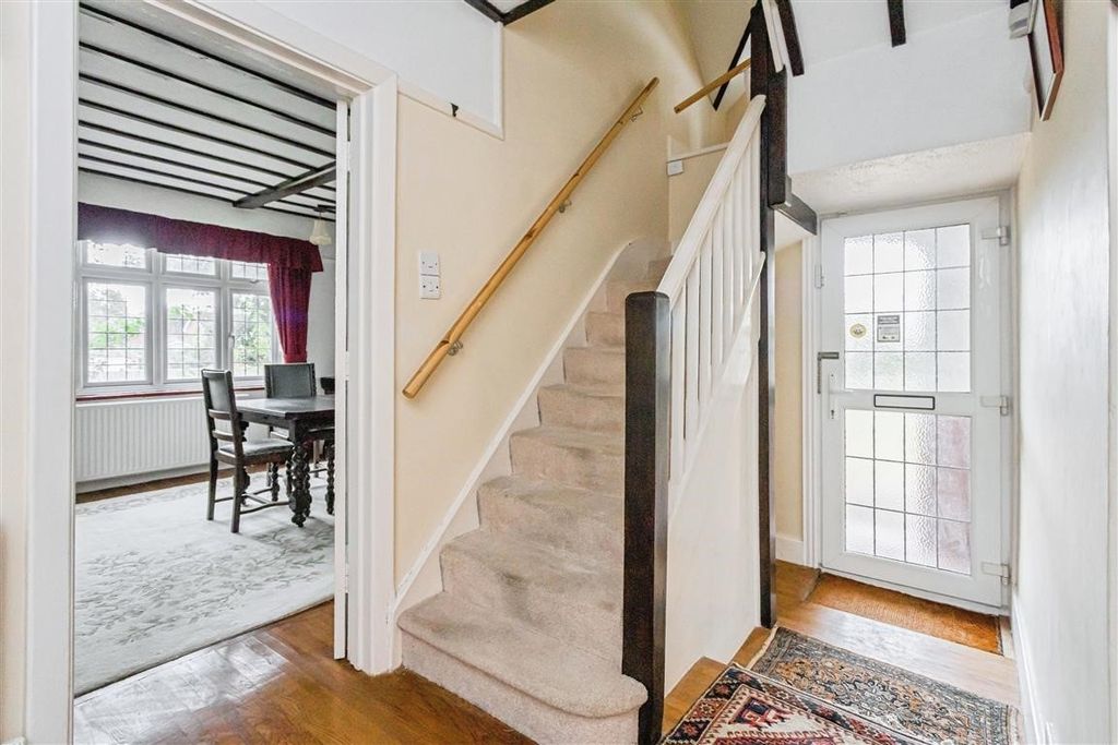 Property photo 2 of 10 Hallway