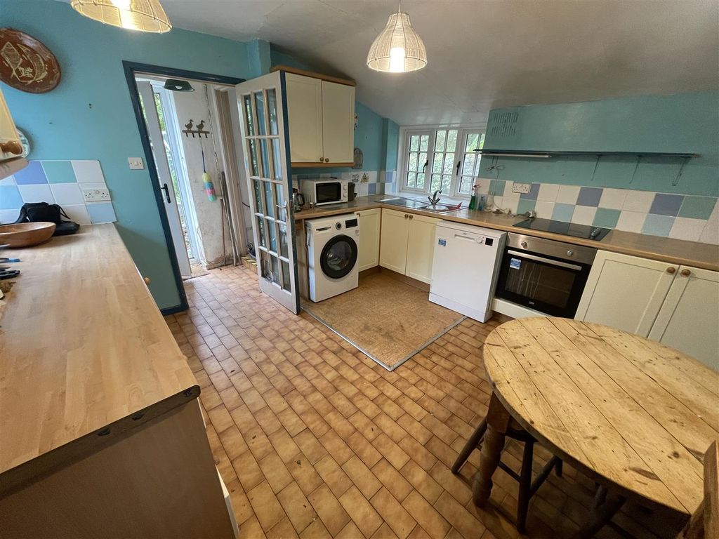 Property photo 3 of 11