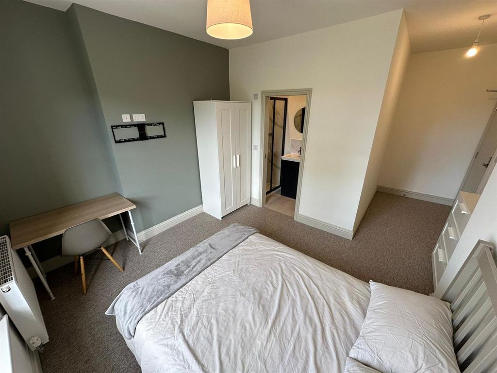 Property photo 3 of 10 886_Rm3_3