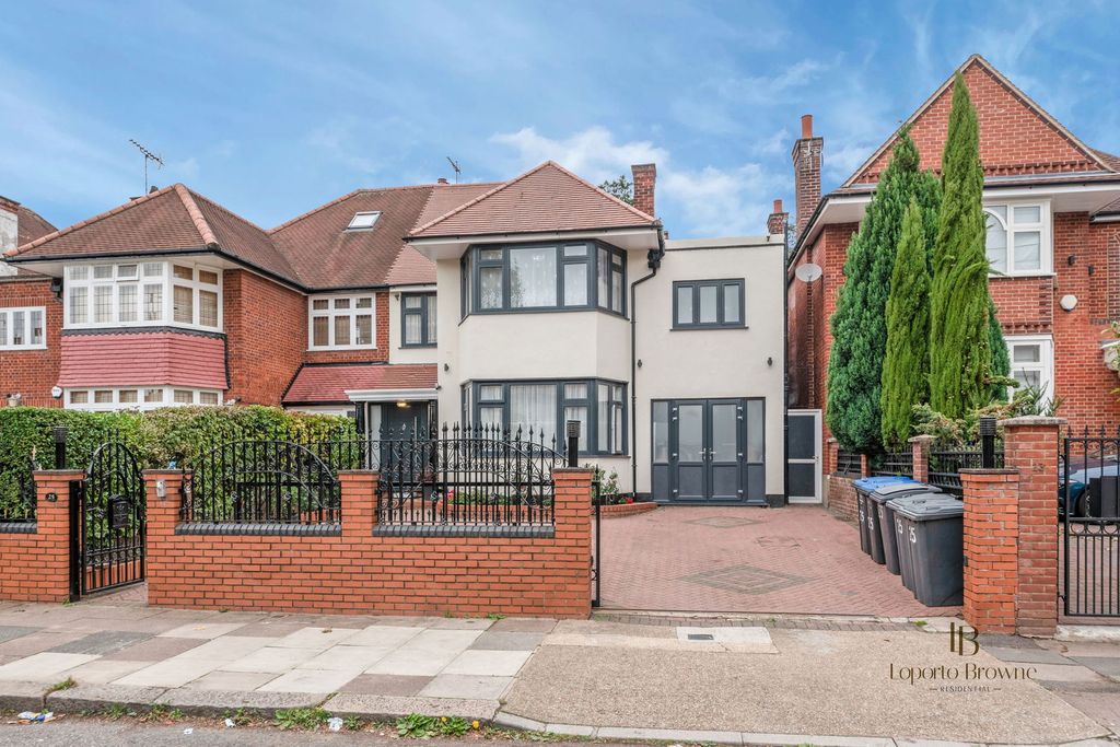 Property photo 3 of 46