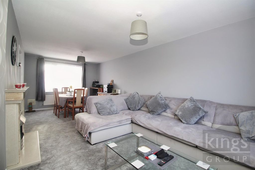 Property photo 2 of 16 Lounge / Diner