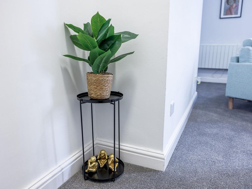 Property photo 1 of 27 Living Room