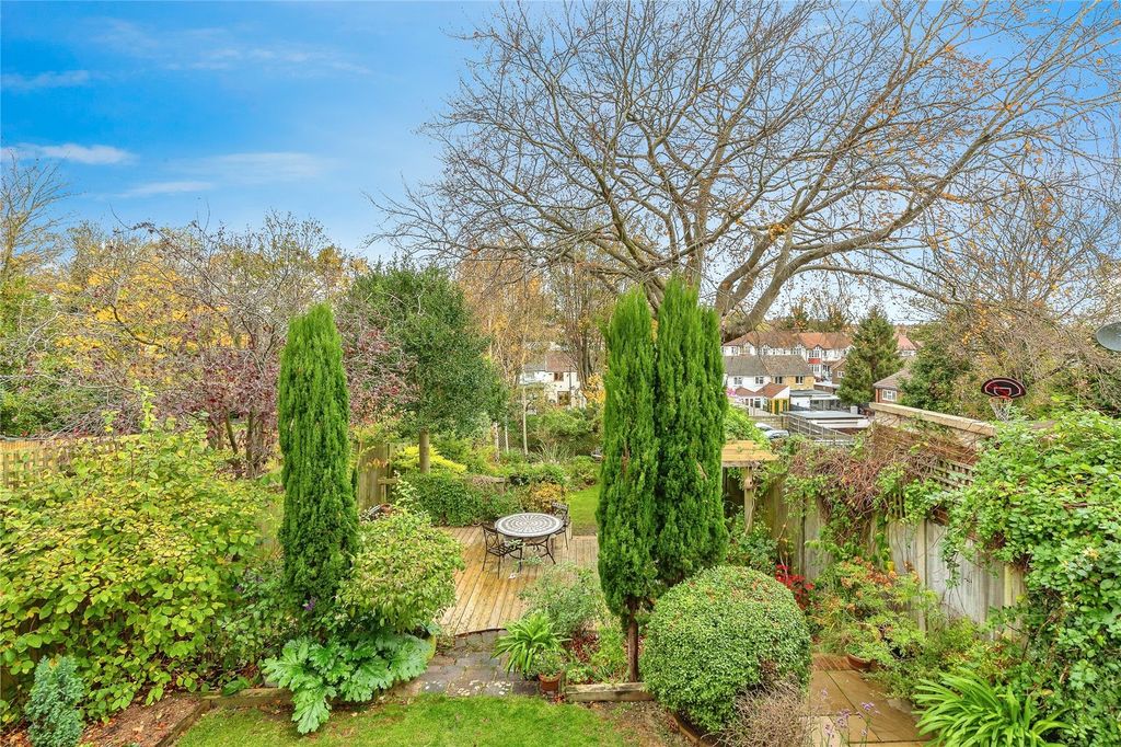 Property photo 2 of 30 Garden