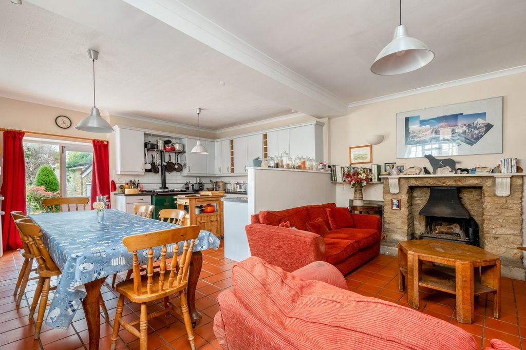 Property photo 3 of 18 Dining Area