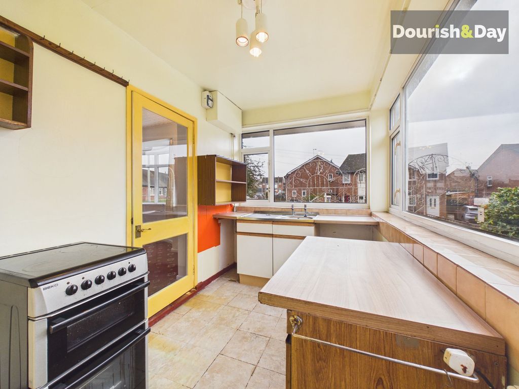 Property photo 3 of 21 Kitchen