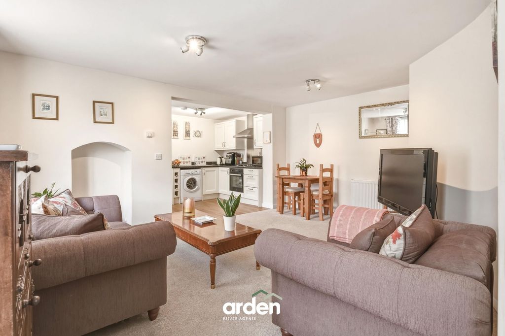 Property photo 3 of 11
