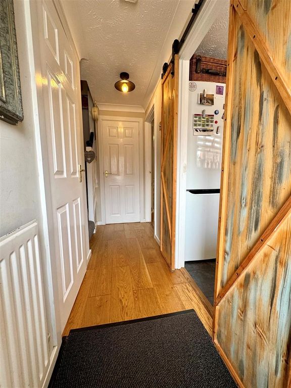 Property photo 3 of 18 Hallway.Jpg