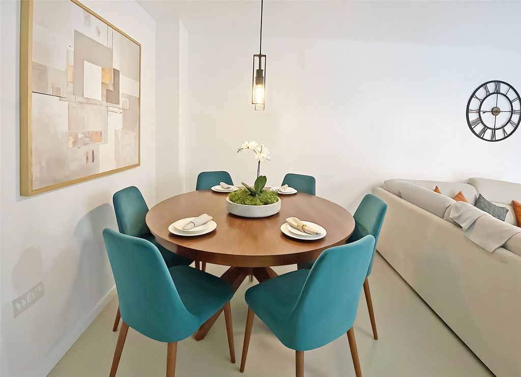 Property photo 3 of 7 Dining