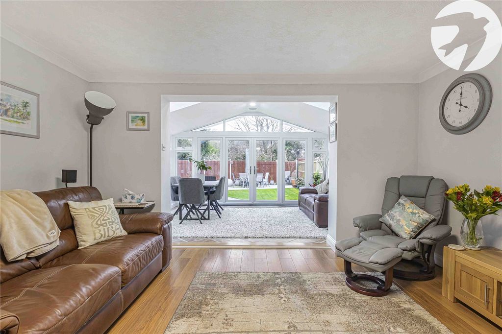 Property photo 2 of 21 Lounge