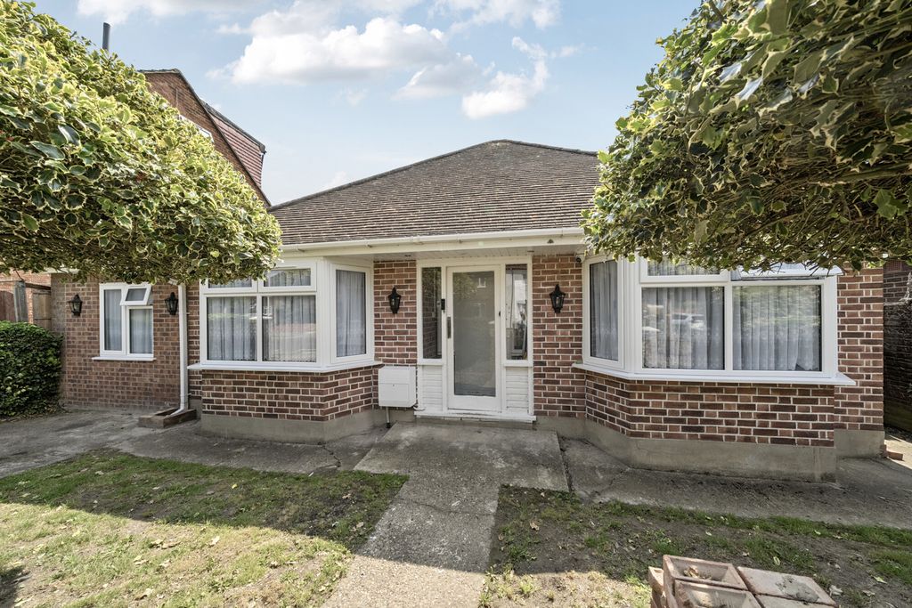 Property photo 1 of 23 1305841-18-684c06...
