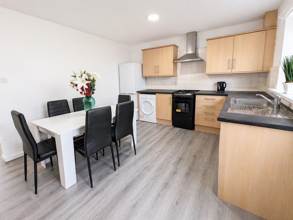 Property photo 3 of 10 17d5Eb77-A0Eb-4464-8Afc-B8E1265ee82A.Png