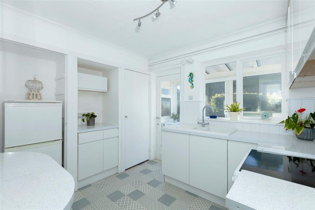 Property photo 2 of 20 Aubins Court_9.Jpg