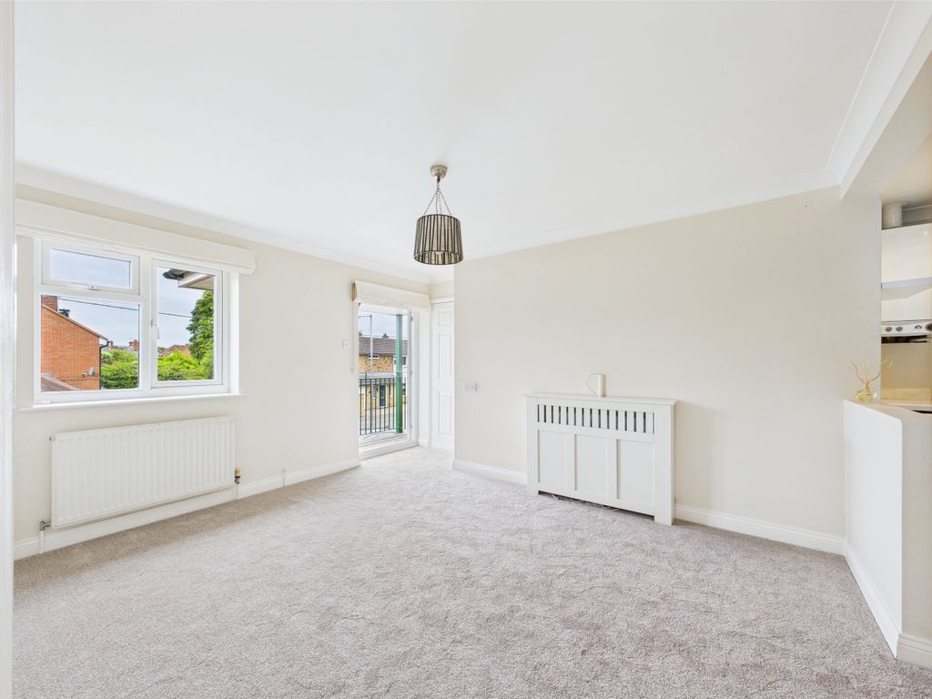 Property photo 2 of 14 Cam01354G0-Pr0512-Still001