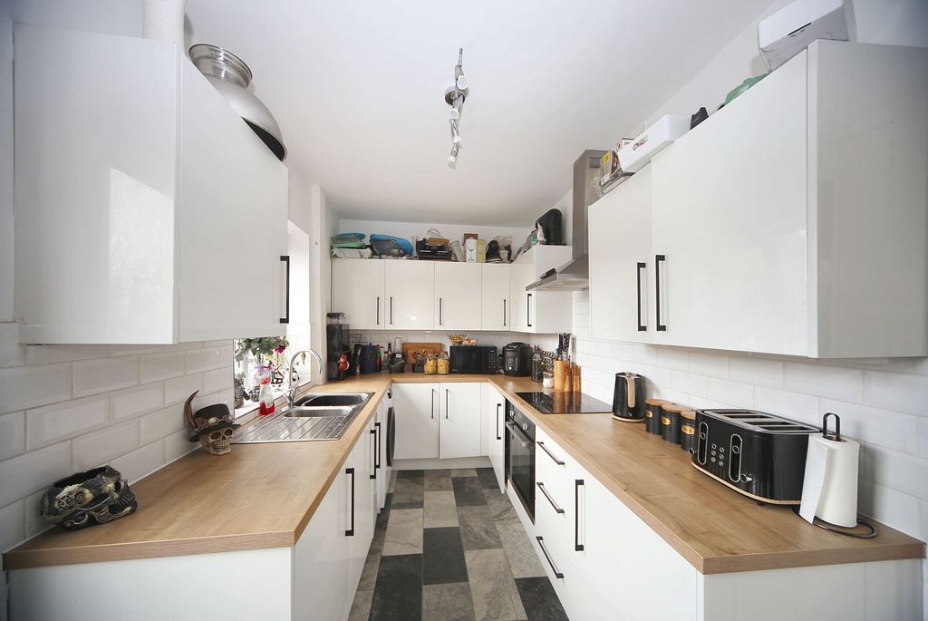Property photo 3 of 16