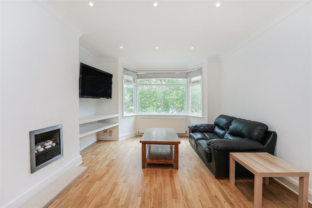 Property photo 3 of 13