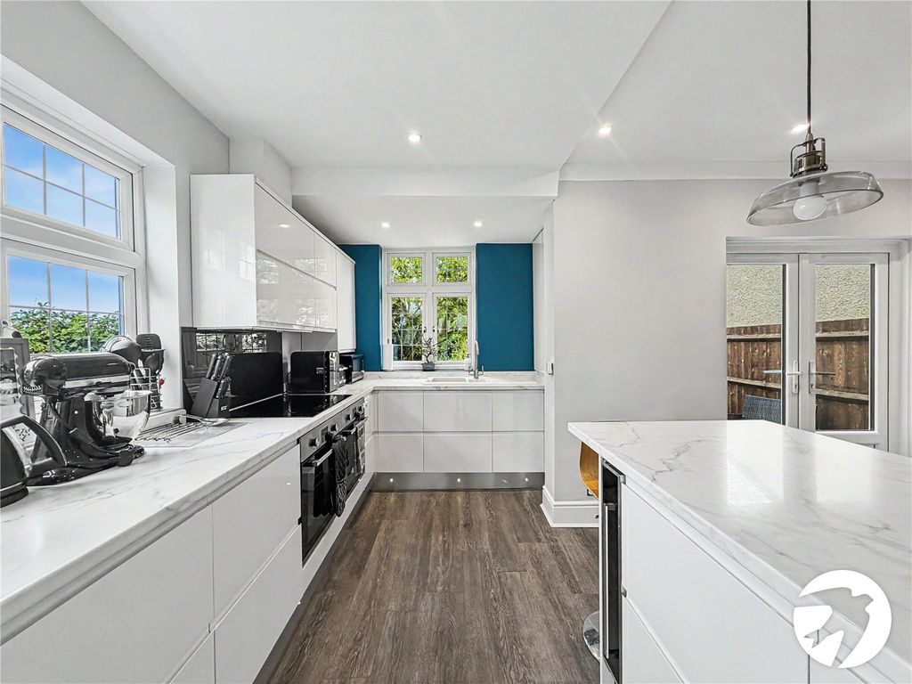 Property photo 2 of 14 Kitchen
