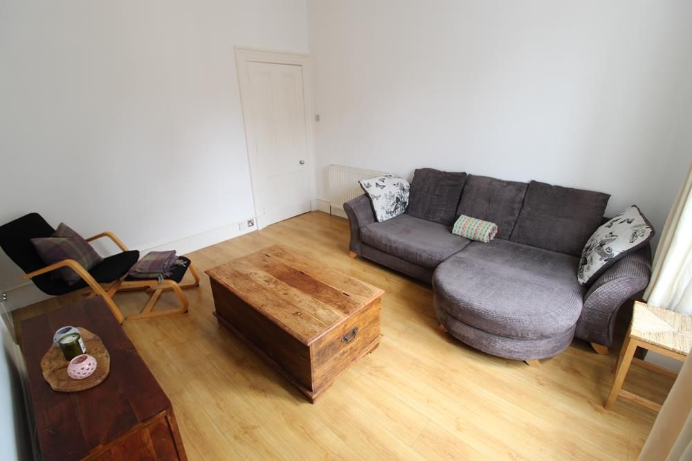 Property photo 2 of 9 Lounge (2)