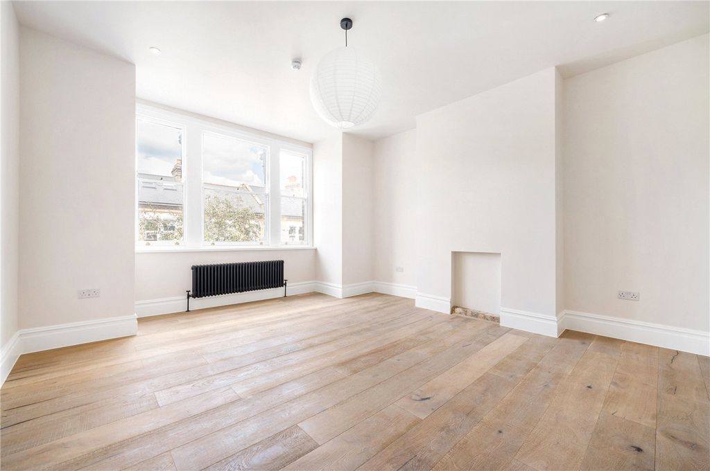 Property photo 1 of 16 Living Room