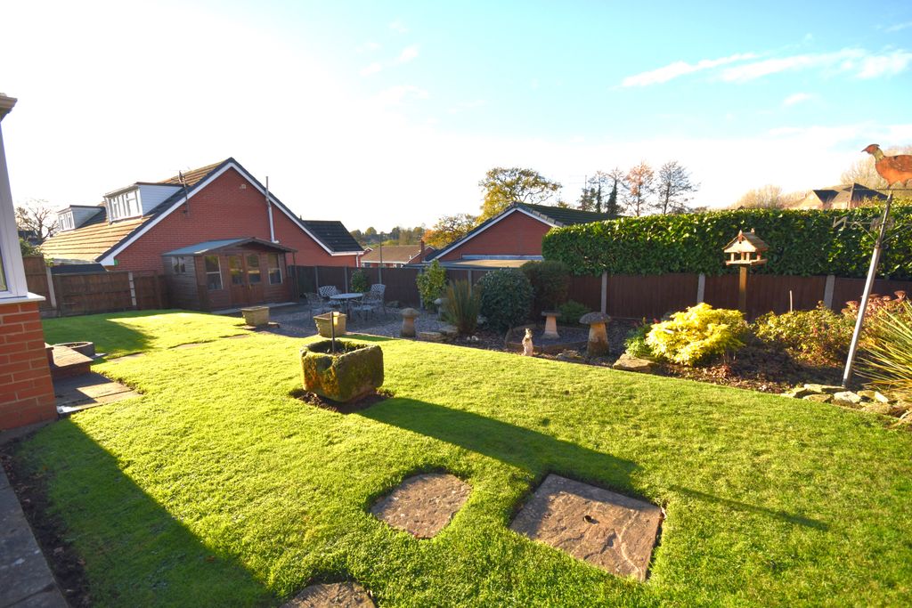 Property photo 2 of 16 Garden 2