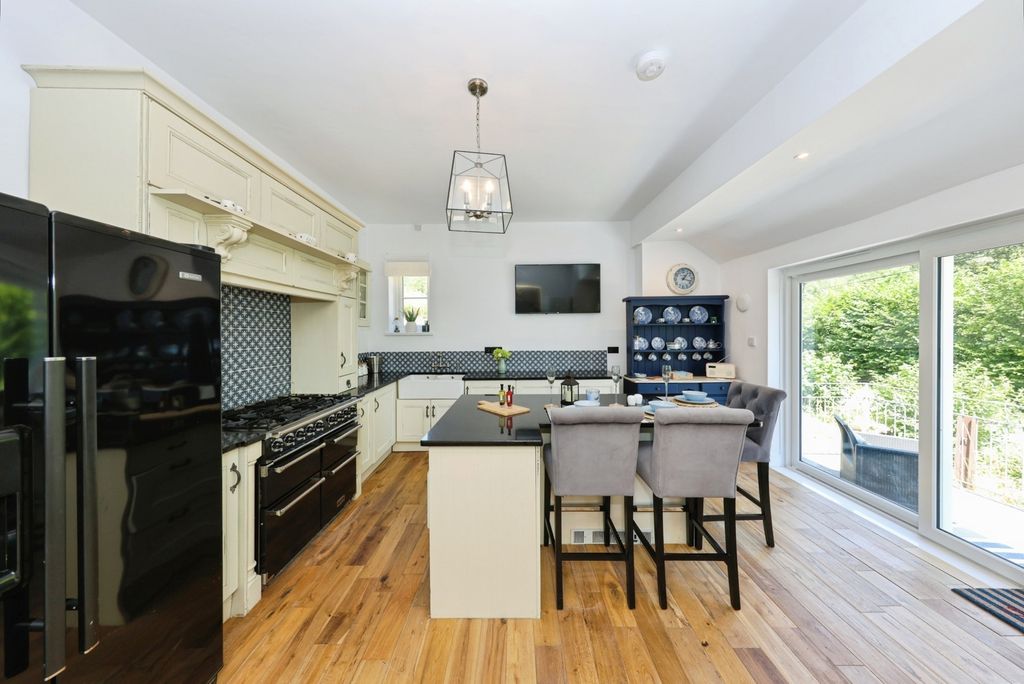 Property photo 2 of 26 Pbox-Img.Jpg