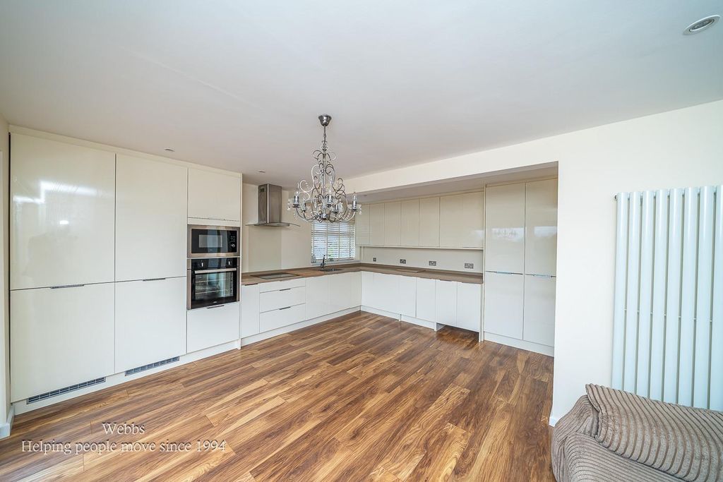 Property photo 3 of 19 4.Jpeg