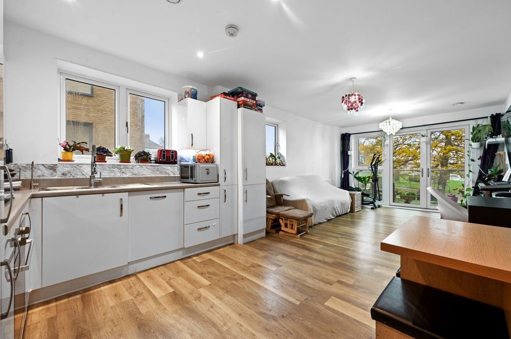 Property photo 2 of 11 Ewemove - 34 Goshawk Court - 12 (1)