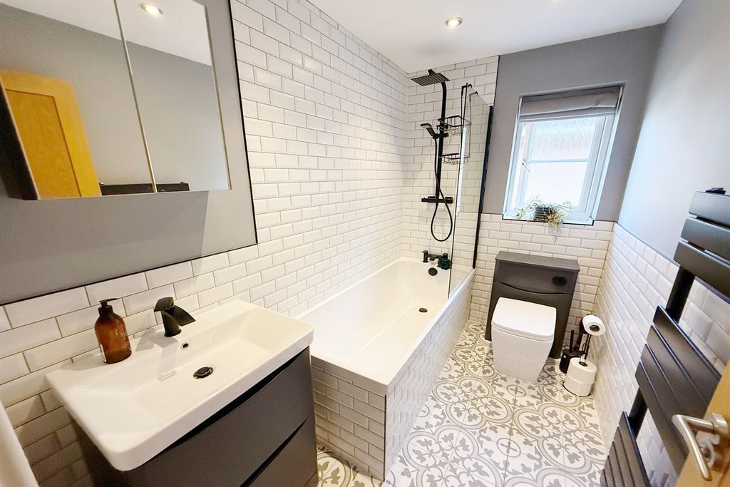Property photo 3 of 16 Bathroom
