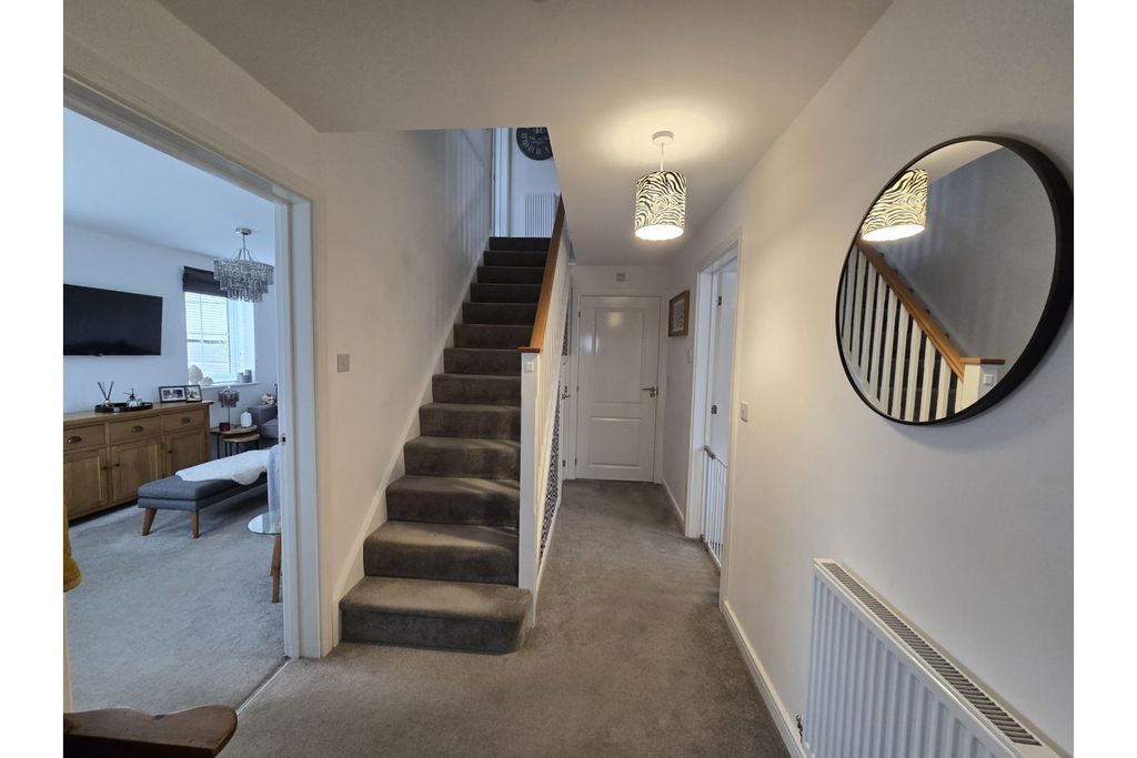 Property photo 3 of 15 Entrance Hall