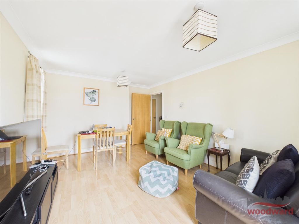 Property photo 3 of 9 Cam01320G0-Pr0347-Still021.Jpg