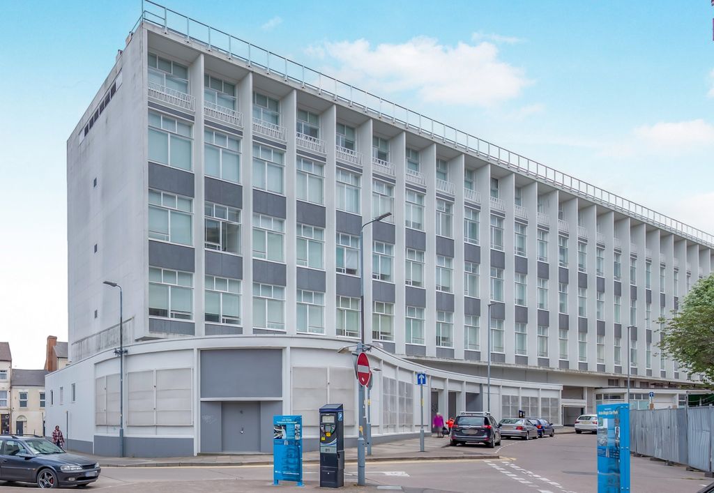 Property photo 1 of 14 Building