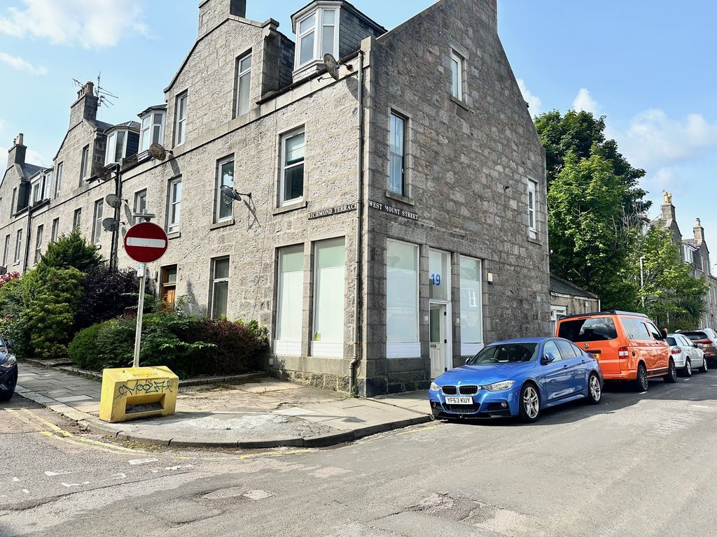 Property photo 1 of 2