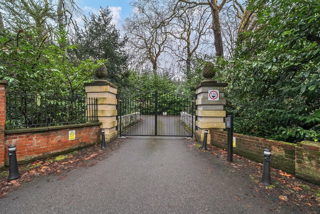 Property photo 2 of 14 Picture No. 21