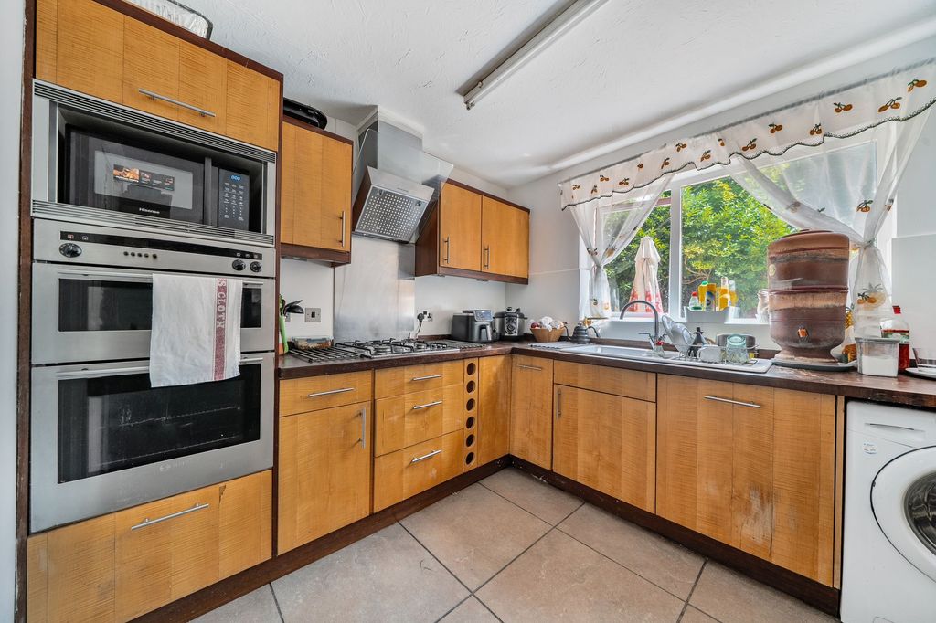 Property photo 3 of 24