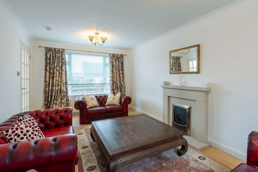 Property photo 2 of 32