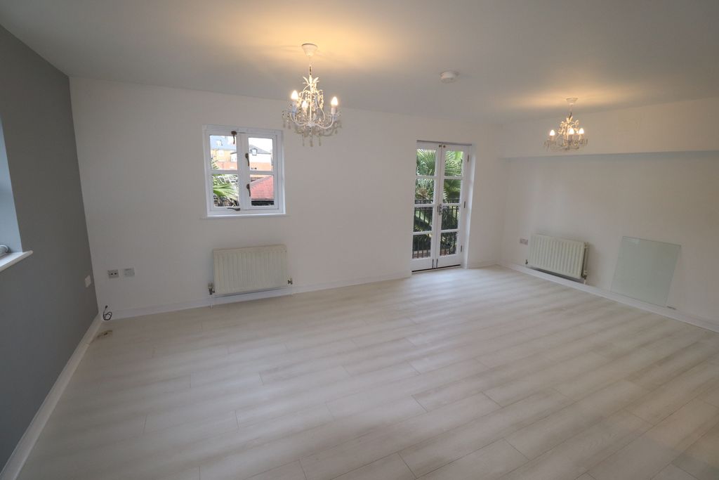 Property photo 3 of 16 Living Room