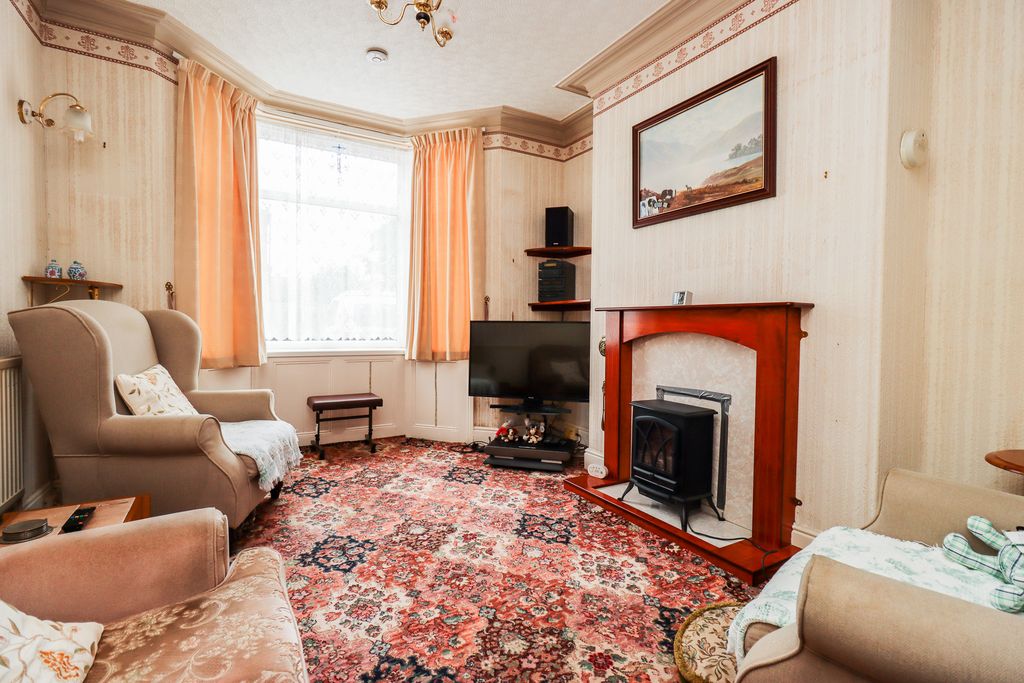 Property photo 3 of 18